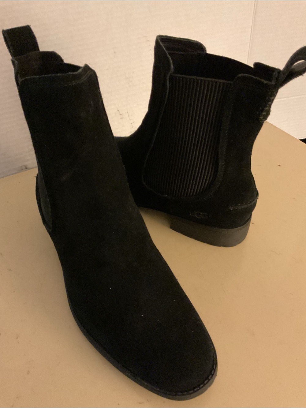 UGG women Black Suede Chelsea Hillhurst short boots US 10